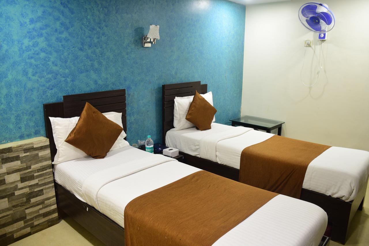 Hotel K.C Residency Mumbai Exteriör bild