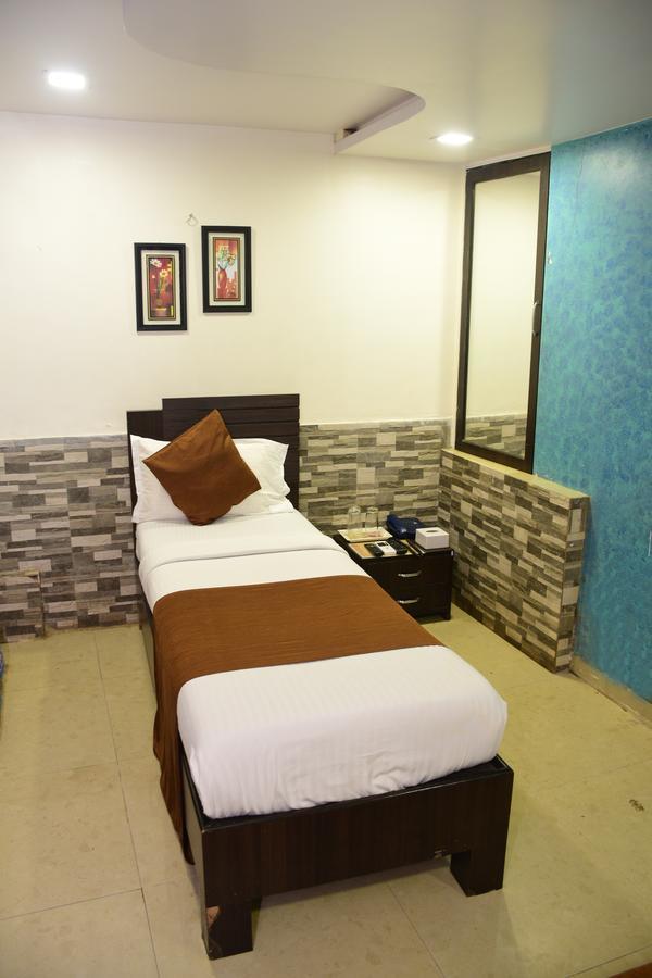 Hotel K.C Residency Mumbai Exteriör bild
