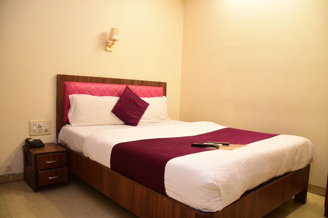 Hotel K.C Residency Mumbai Exteriör bild